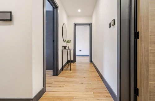 Borehamwood Apartment | Luxury Apartment Close to Elstree & Borehamwood Station