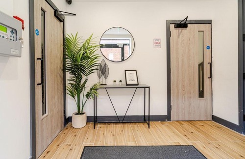 Borehamwood Apartment | Luxury Apartment Close to Elstree & Borehamwood Station