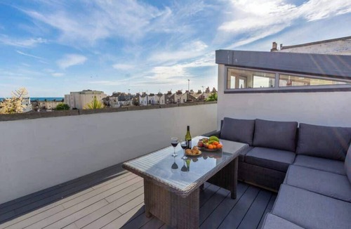 Hove House | Luxury at The Brunswick - Free Parking-4 bedrooms