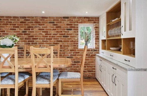 Elkesley Cottage | Luxury barn conversion with hot tub (sleeps 10)