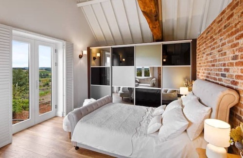 Elkesley Cottage | Luxury barn conversion with hot tub (sleeps 10)