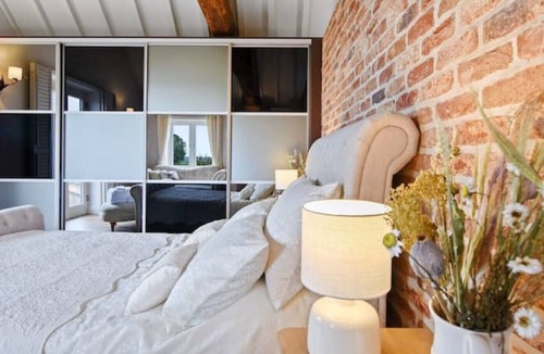 Elkesley Cottage | Luxury barn conversion with hot tub (sleeps 10)