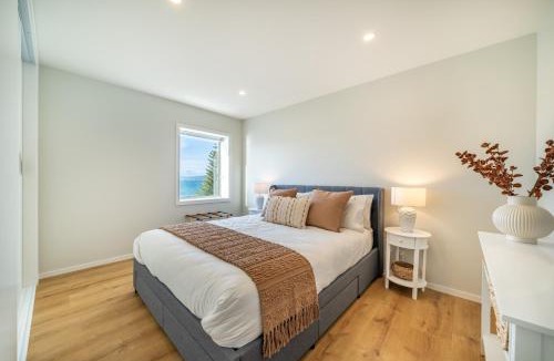 Oriental Bay Apartment | Luxury Beachfront Apartment - Entire 2 Level Apartment