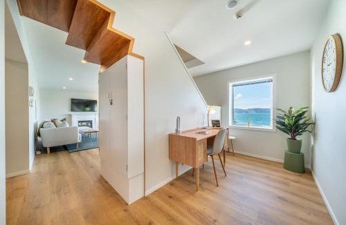Oriental Bay Apartment | Luxury Beachfront Apartment - Entire 2 Level Apartment
