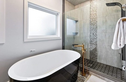 Leamington House | Luxury bed & bath with jetted tub and bidet system
