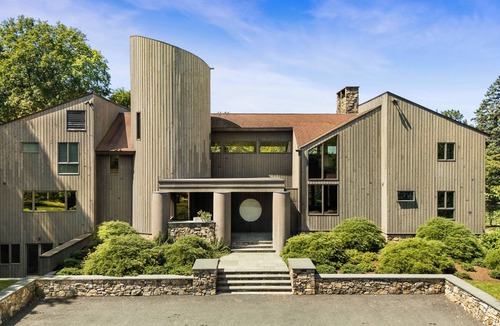 Mount Kisco House | Luxury Bedford Estate w/Pool & Spa
