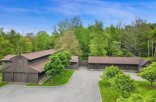 Mount Kisco House | Luxury Bedford Estate w/Pool & Spa