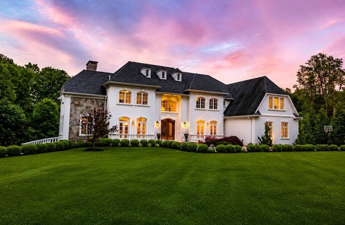 Katonah House | Luxury Estate 8 bedrooms Pool Hot Tub Private access to Lake 1hr NYC