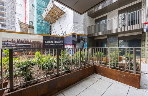 Docklands Apartment | Luxury Excel/02 Apartment For The Larger Groups - 2 min to Excel
