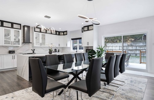 Downtown Gatineau House | Luxury Gatineau Home 11km to DT Ottawa: Hot Tub, BBQ & Fire Pit