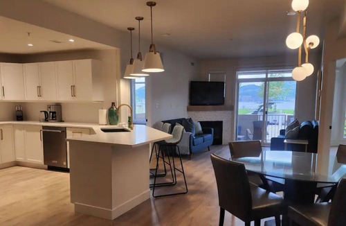 North End Condo | Luxury Lake Front 3 bed 2 bath