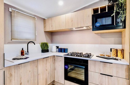 Potterhanworth Ski Chalet | Luxury Leisure Lodge Hot Tub (Pet)