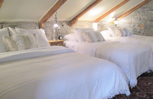 Kingston Apartment | Luxury Limestone Suite is a Home Away from Home