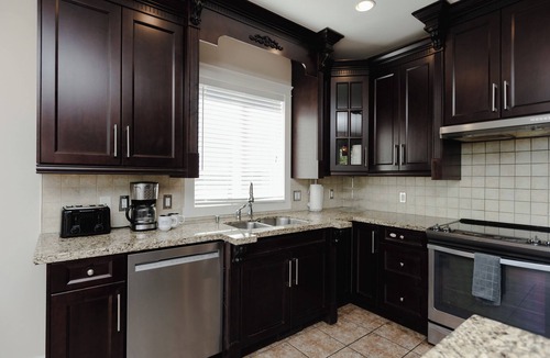 Regional District of Nanaimo House | Luxury Rainbow House, Private with Pool Table, and Oceanview