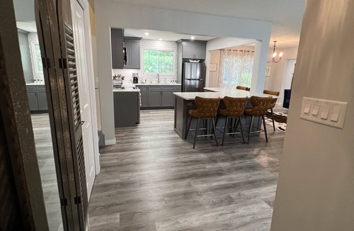 Port Franks Cottage | Luxury retreat-King Beds- Game Room- Hot Tub-Private Beach Access