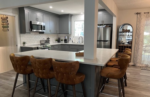 Port Franks Cottage | Luxury retreat-King Beds- Game Room- Hot Tub-Private Beach Access