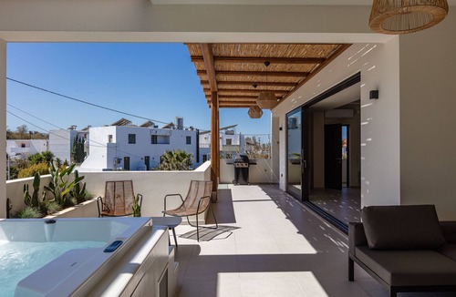 Adelianos Kampos Apartment | Luxury Seaside Apartment with Private Jacuzzi, 5 km from City Center