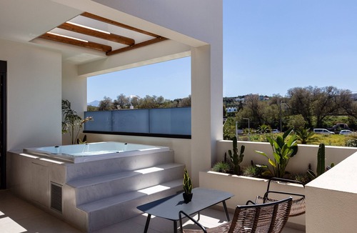 Adelianos Kampos Apartment | Luxury Seaside Apartment with Private Jacuzzi, 5 km from City Center