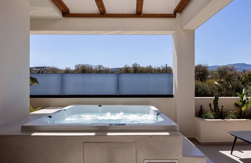 Adelianos Kampos Apartment | Luxury Seaside Apartment with Private Jacuzzi, 5 km from City Center