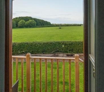 Shackerstone Other | Luxury Shepherds Hut, Hot Tub & Fenced Garden