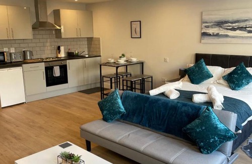 Northampton Apartment | Luxury Super-King Bed Apartment in Central Northampton