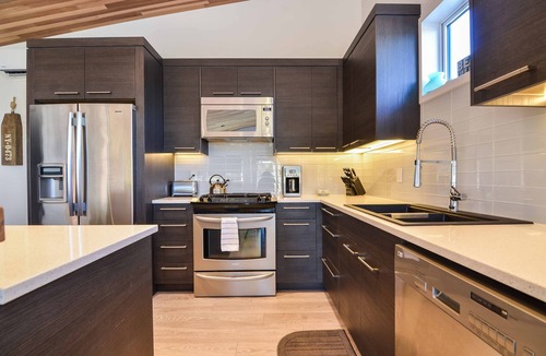 Campbell River Villa | Luxury Villa With Hot Tub & Private Sandy Beach.
