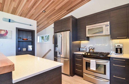 Campbell River Villa | Luxury Villa With Hot Tub & Private Sandy Beach.