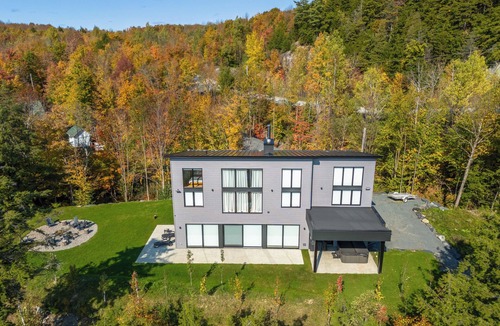 Orford Ski Chalet | LUXURY WATERFRONT CHALET