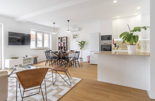 Santo Antonio Apartment | LV Premier Amoreiras AM3- Modern, space, AC, lift