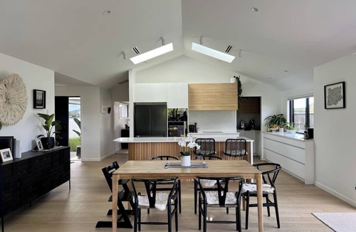 Mapua House | Māpua Retreat: Heated Pool & Spa, Near Abel Tasman