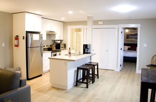 North Cowichan Apartment | M&M's Maple Bay Mountain Guesthouse