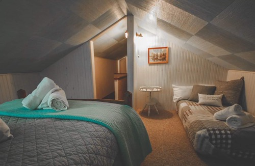 Turkey Point Cabin | Mabee Marsh Cabin - Rustic wooded lodge on the bluffs on Turkey Point