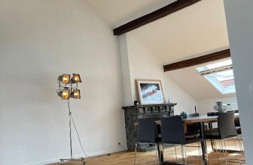 Postel Apartment | Magnifique duplex situé place Flagey