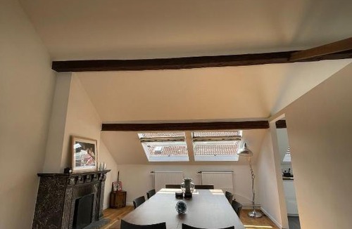 Postel Apartment | Magnifique duplex situé place Flagey