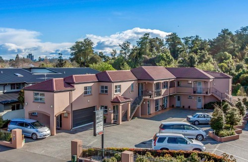Riccarton House | Majestic Court 807 - Central Christchurch Studio