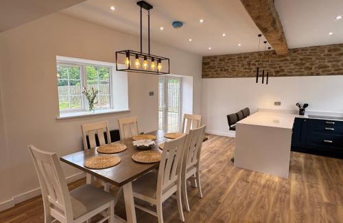 Thorpe House | Manor View - Luxury Cottage Near Silverstone & Bicester