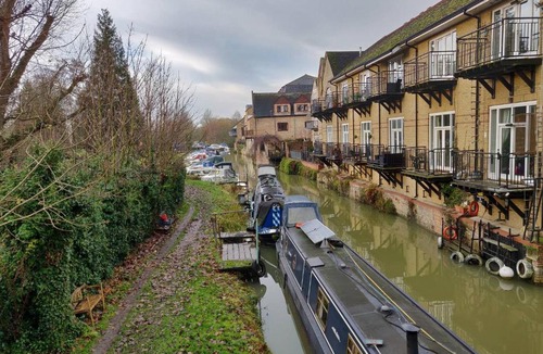 St Neots Apartment | Marina View Duplex Apt 2 BR Parking St Neots Town Centre