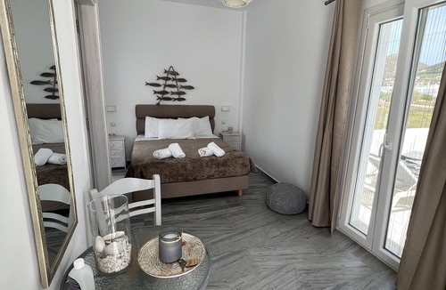Parikia Hotel | Marioly Studios