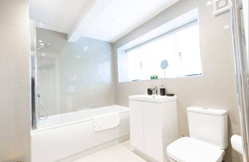 Market Bosworth House | Market Bosworth l 4BR l Sleeps 8 l With Backyard