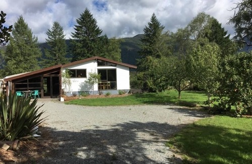 Springs Junction House | Maruia Springs Cozy Cottage