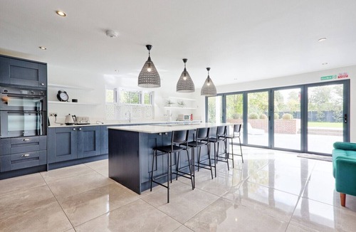 Takeley House | Mayrose House: 6BR 4BATH Luxe Spacious Retreat
