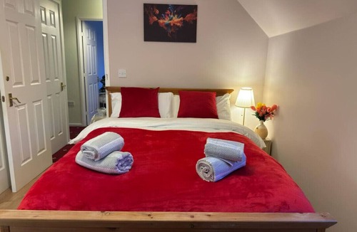 Bedford House | Meadow View- Long stay and short term stay