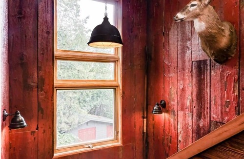 Chelsea House | Meech Lake Lodge - Family Getaway