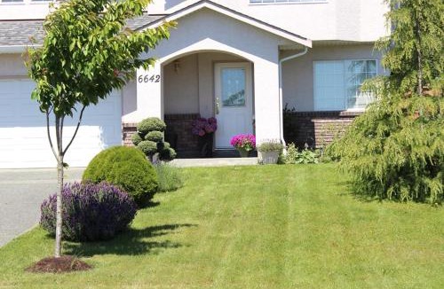 Sooke Apartment | Memory Lane Guest Suite