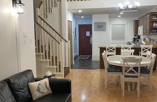 Regional District of Nanaimo Cottage | Mermaid Cottage Short Walk to Rathtrevor Beach. 3 Bedroom 2 Bathroom cottage.