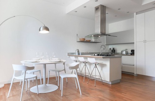 Como City Centre Apartment | MG Home - MyHomeInComo