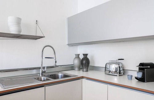 Como City Centre Apartment | MG Home - MyHomeInComo