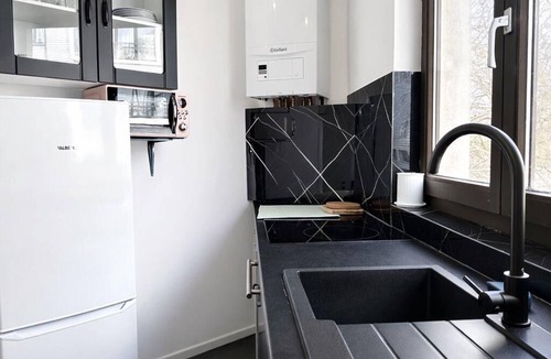 Marolles Apartment | MIDI 2 - 5 minutes gare du midi