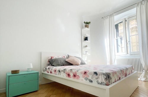 Central Station Apartment | Milan Gem: Cozy & Spacious Apartment - Fara1