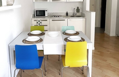 Central Station Apartment | Milan Gem: Cozy & Spacious Apartment - Fara1